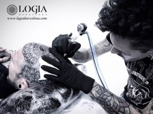 tatuaje-cabeza-mandalas-Logia-Barcelona-Dasly